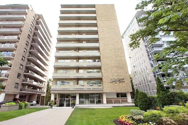 565 Avenue RD #902, Toronto C02, ON M4V 2J9