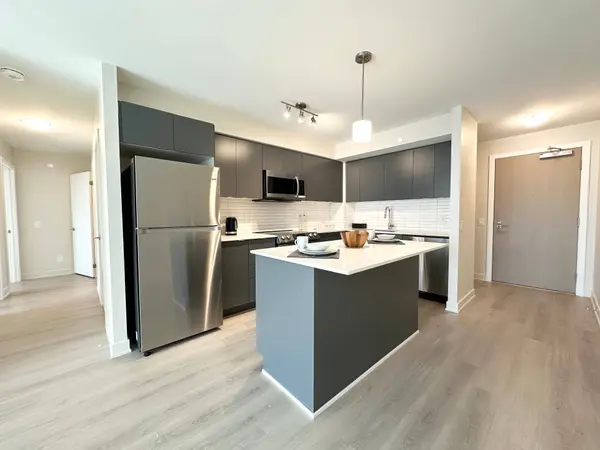 3385 Dundas ST W #323, Toronto W02, ON M6S 2S2