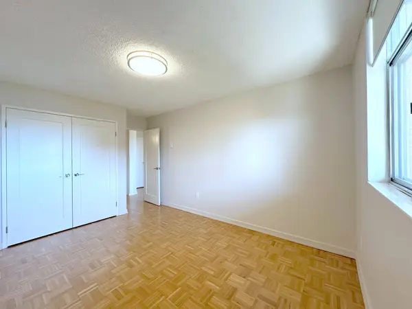 30 Denton AVE #1023, Toronto E06, ON M1L 4P2
