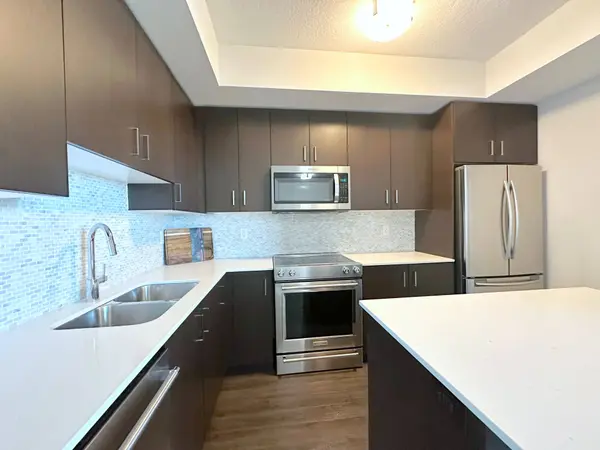 2333 Taunton RD #901, Oakville, ON L6H 0N5