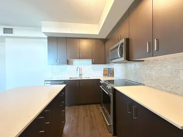 2333 Taunton RD #901, Oakville, ON L6H 0N5