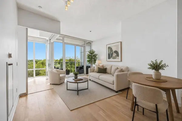 88 Park Lawn RD #303, Toronto W06, ON M8Y 0B5
