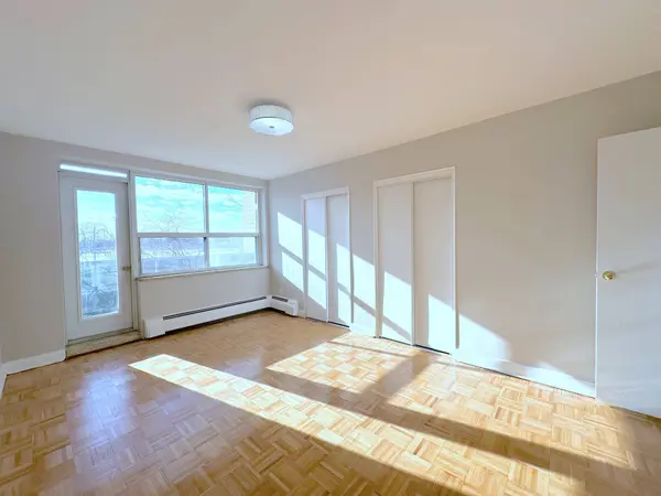 276 St Clair AVE W #208, Toronto C02, ON M4V 1R9