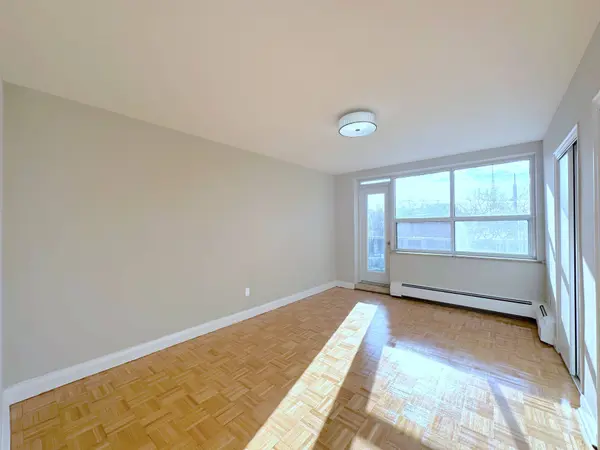 276 St Clair AVE W #208, Toronto C02, ON M4V 1R9