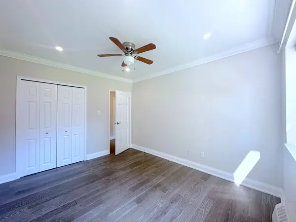 135 Allan ST #204, Oakville, ON L6J 3N4