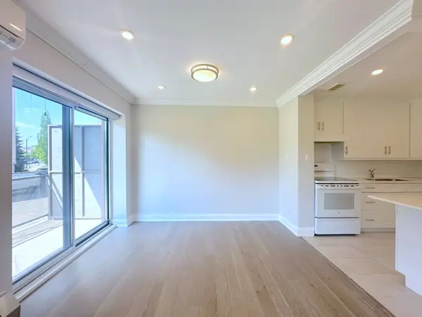 135 Allan ST #204, Oakville, ON L6J 3N4