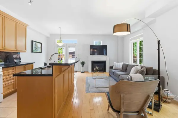 240 Duskywing WAY, Oakville, ON L6L 6X5