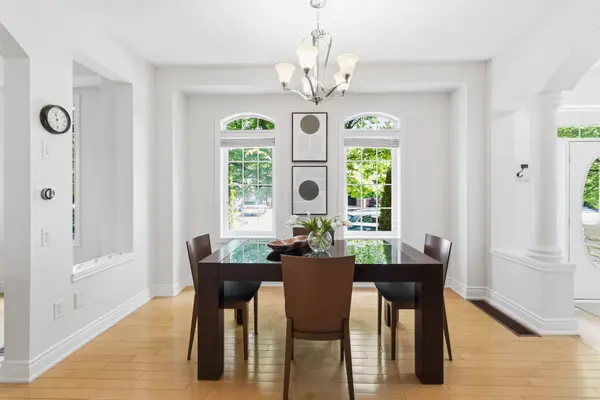 240 Duskywing WAY, Oakville, ON L6L 6X5