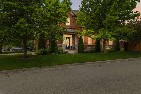 240 Duskywing WAY, Oakville, ON L6L 6X5