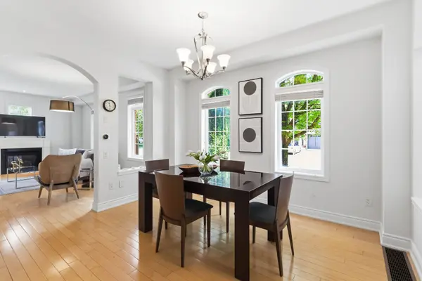 240 Duskywing WAY, Oakville, ON L6L 6X5