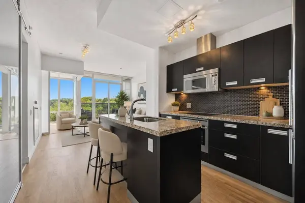 88 Park Lawn RD #303, Toronto W06, ON M8Y 0B5
