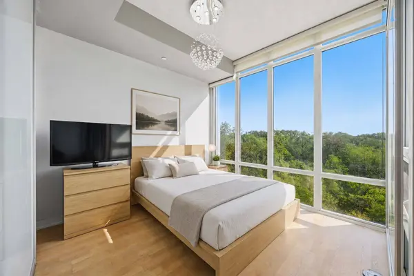 88 Park Lawn RD #303, Toronto W06, ON M8Y 0B5