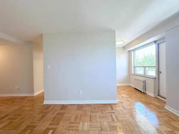 565 Avenue RD #506, Toronto C02, ON M4V 2J9