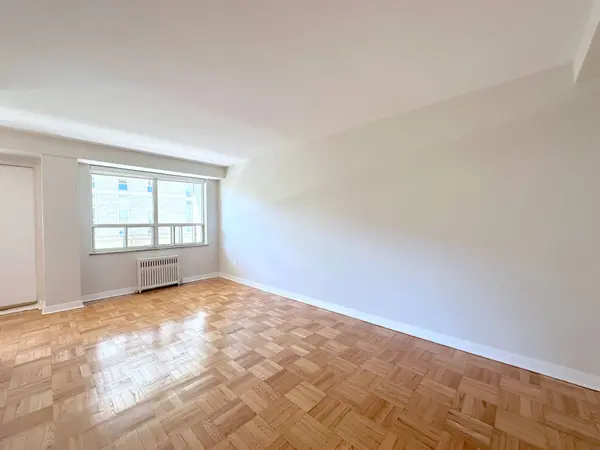 565 Avenue RD #506, Toronto C02, ON M4V 2J9
