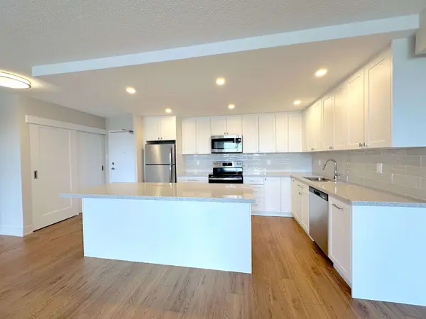 165 La Rose AVE #916, Toronto W09, ON M9P 3S9