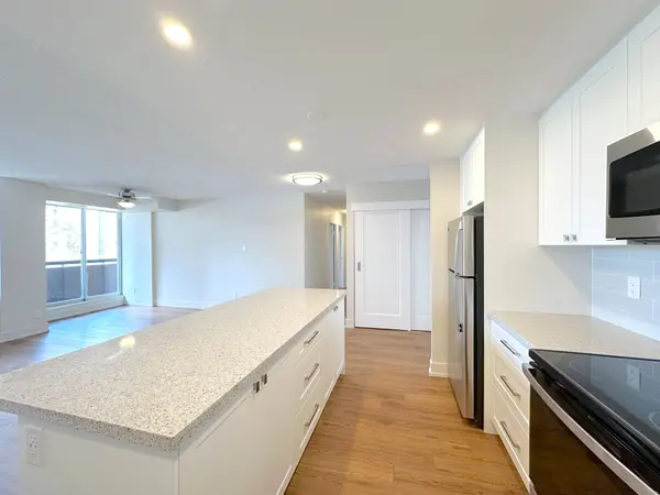 165 La Rose AVE #916, Toronto W09, ON M9P 3S9