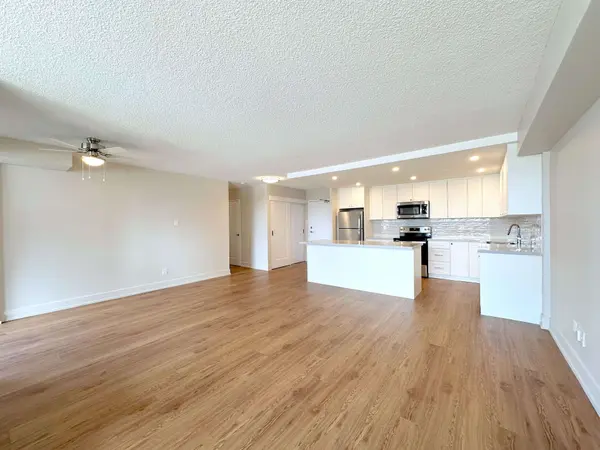 165 La Rose AVE #916, Toronto W09, ON M9P 3S9