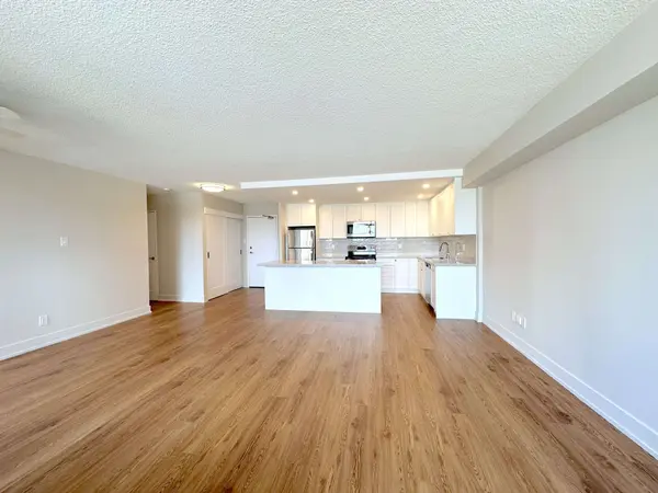 165 La Rose AVE #916, Toronto W09, ON M9P 3S9