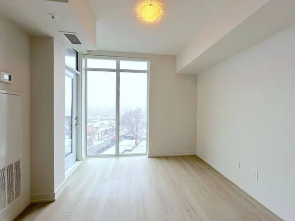763 Woodbine AVE #605, Toronto E02, ON M4E 2J4