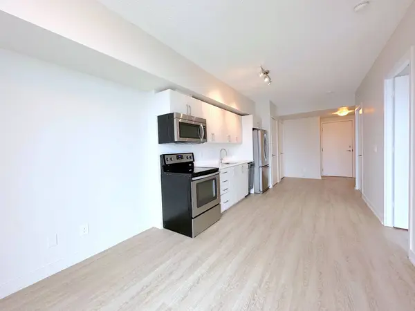 763 Woodbine AVE #605, Toronto E02, ON M4E 2J4