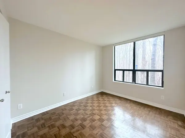 17 Brookbanks DR #104, Toronto C13, ON M3A 3R9