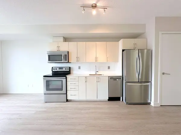 763 Woodbine AVE #406, Toronto E02, ON M4E 2J4