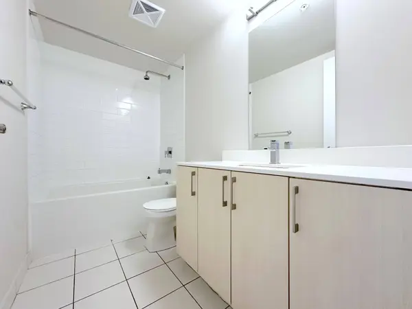 763 Woodbine AVE #406, Toronto E02, ON M4E 2J4