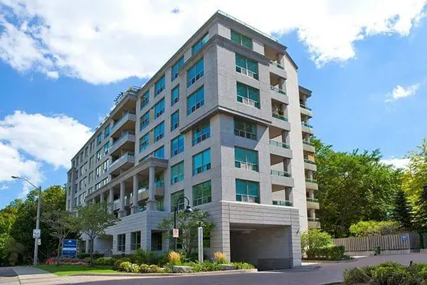 17 Brookbanks DR #104, Toronto C13, ON M3A 3R9