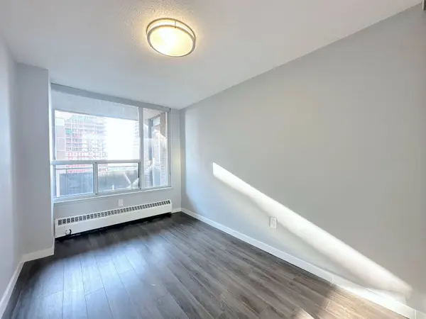 2575 Danforth AVE #1105, Toronto E02, ON M4C 1L5