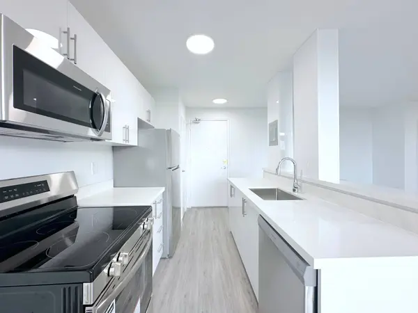 79 Jameson AVE #301, Toronto W01, ON M6K 2V3