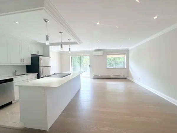 135 Allan ST #310, Oakville, ON L6J 3N4