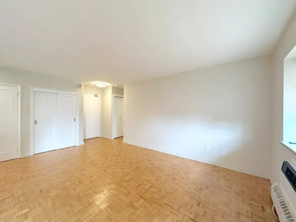 135 Allan ST #306, Oakville, ON L6J 3N4
