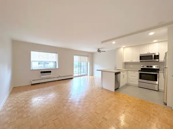 135 Allan ST #306, Oakville, ON L6J 3N4