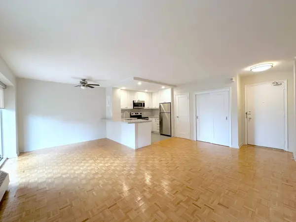 135 Allan ST #306, Oakville, ON L6J 3N4