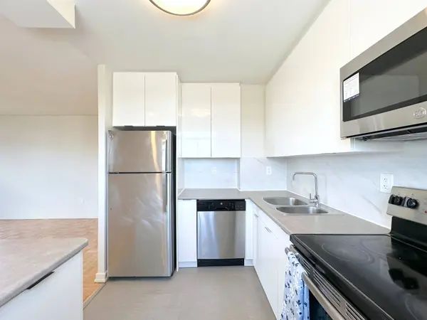 30 Denton AVE #925, Toronto E06, ON M1L 4P2