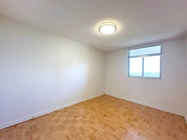 30 Denton AVE #925, Toronto E06, ON M1L 4P2