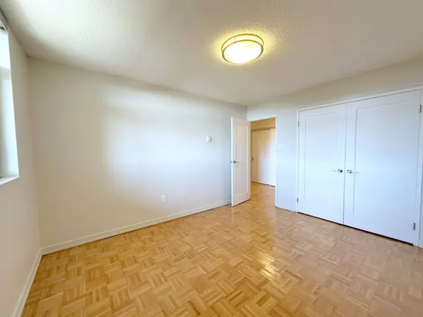 30 Denton AVE #1524, Toronto E06, ON M1L 4P2
