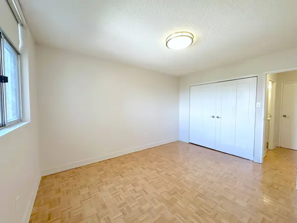 30 Denton AVE #1602, Toronto E06, ON M1L 4P2