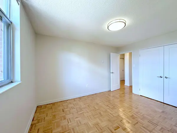 30 Denton AVE #519, Toronto E06, ON M1L 4P2