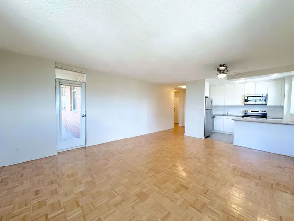 30 Denton AVE #925, Toronto E06, ON M1L 4P2