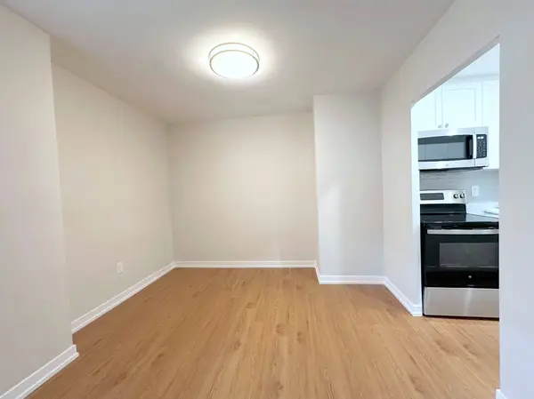 300 St Clair AVE W #506, Toronto C02, ON M4V 1S4