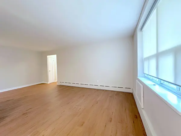 300 St Clair AVE W #506, Toronto C02, ON M4V 1S4