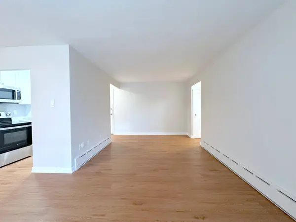 300 St Clair AVE W #506, Toronto C02, ON M4V 1S4