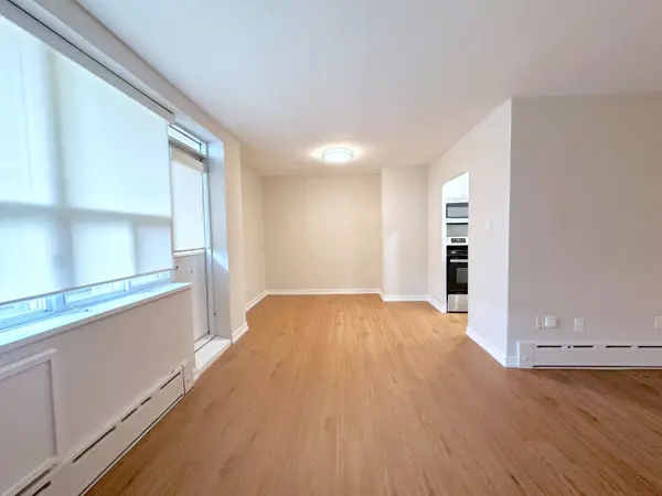 300 St Clair AVE W #506, Toronto C02, ON M4V 1S4
