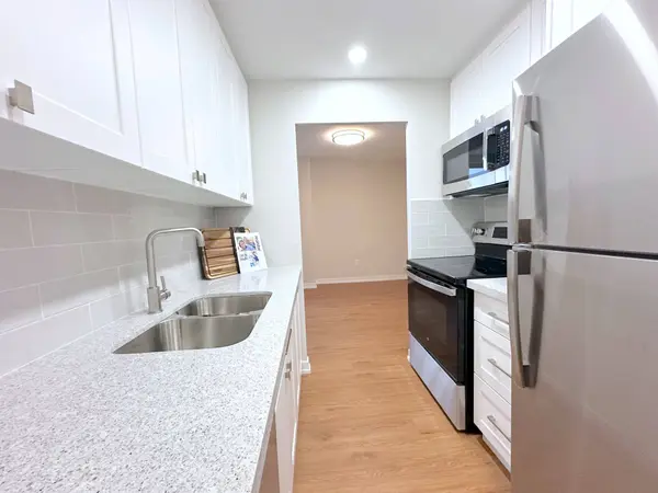 300 St Clair AVE W #506, Toronto C02, ON M4V 1S4