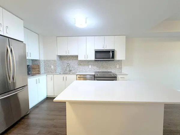 2333 Taunton RD #101, Oakville, ON L6H 0N5