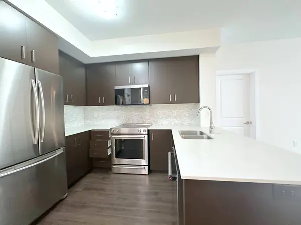 2333 Taunton RD #319, Oakville, ON L6H 0N5