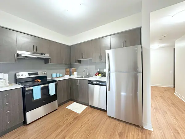 188 Clark BLVD #204, Brampton, ON L6T 0J2
