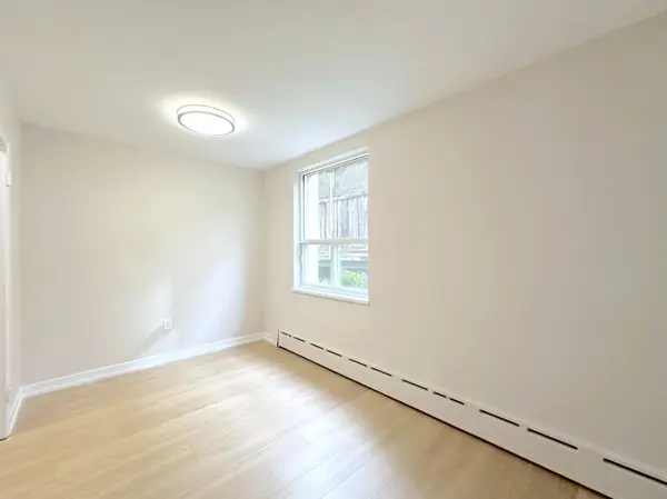 300 St Clair AVE W #204, Toronto C02, ON M4V 1S4