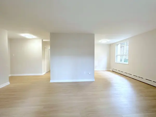 300 St Clair AVE W #204, Toronto C02, ON M4V 1S4